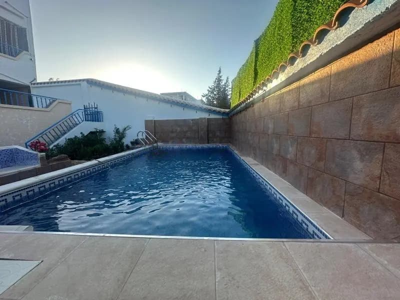 Chalet avec piscine à Saket – photo 6