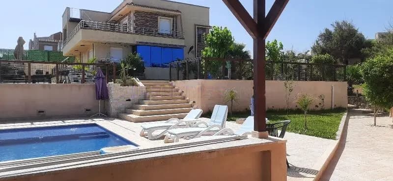 Villa piscine à débordement pieds dans l'eau – photo 11