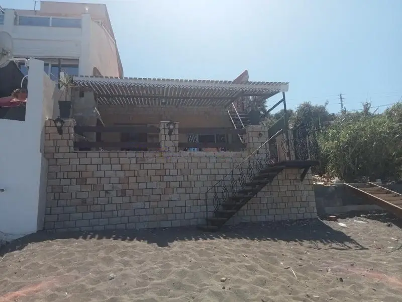 Bungalow pieds dans l'eau sur la plage de Saket – photo 6
