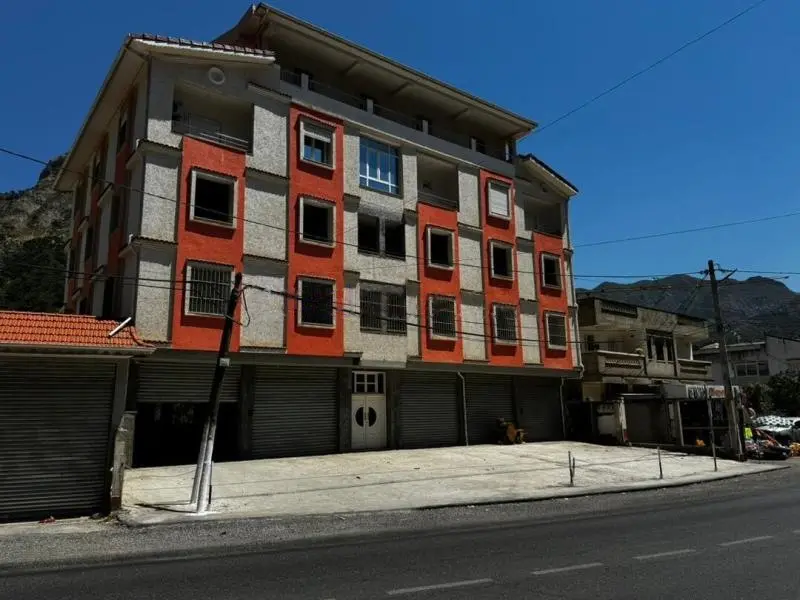 Grande maison R+3 avec ascenseur à Aït Anane – Darguina, Béjaïa