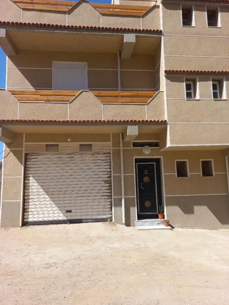 Villa R+2 sur 720 m² avec grand jardin – Béjaïa Centre, Béjaïa